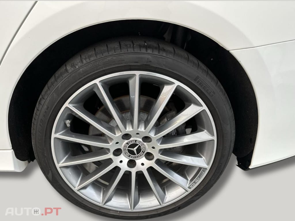 Mercedes-Benz A 250 I.V.A DEDUTIVEL AMG Line