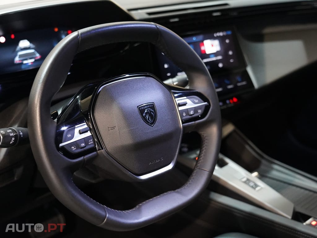 Peugeot 408 1.2 PureTech Allure EAT8