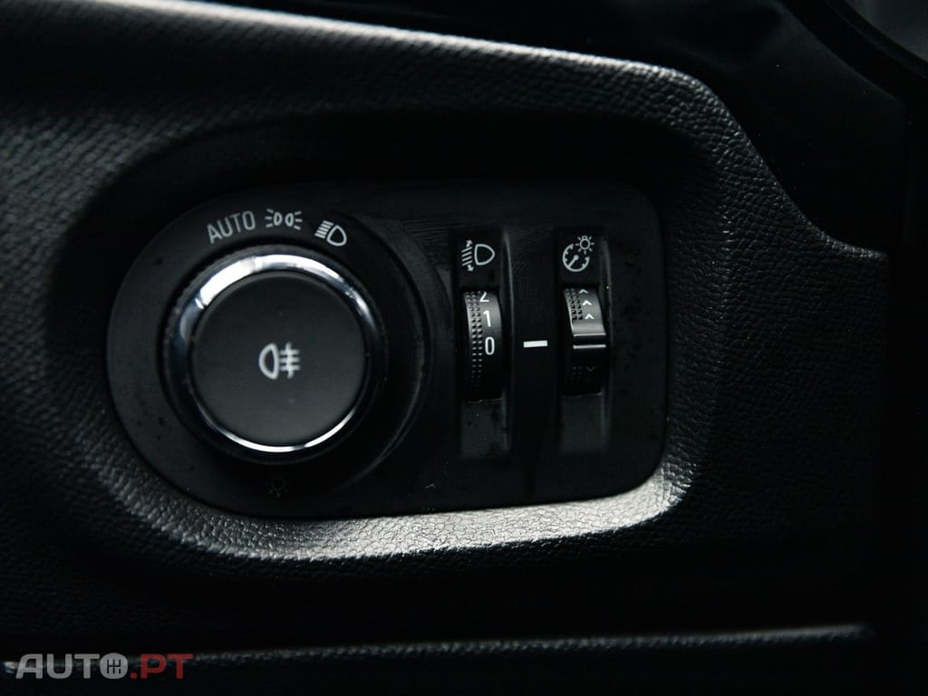 Opel Corsa 1.2 Business Edition — fotografia 25