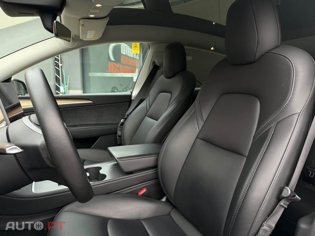 Tesla Model Y Long-Range RWD