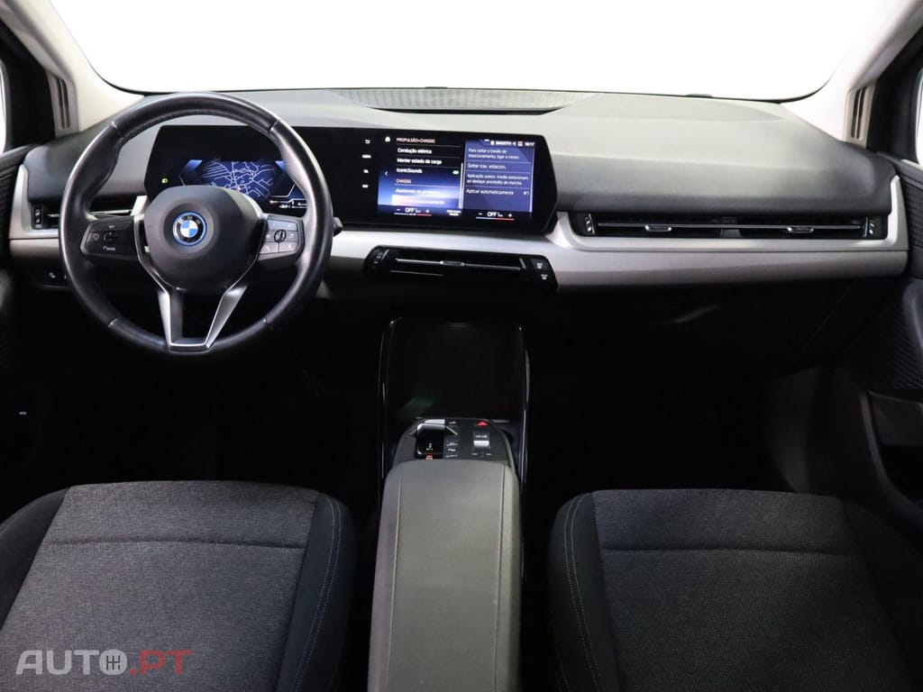BMW 225 xe Auto