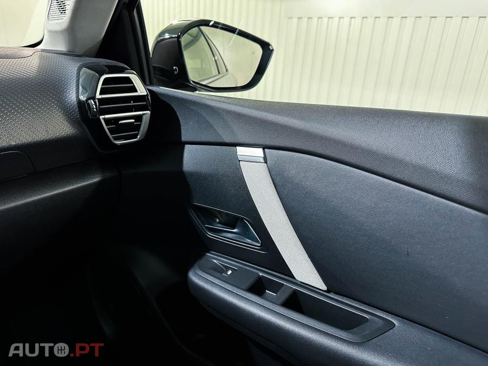 Citroen C4 PureTech 130 Stop&Start EAT8 SHINE