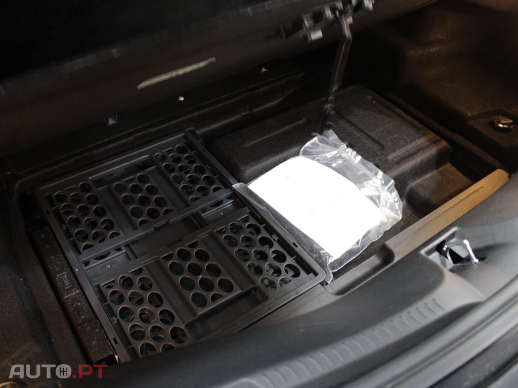 Mercedes-Benz E 220 AMG LINE