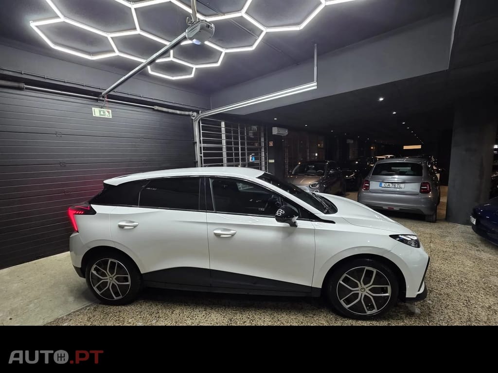 MG MG4 64 kWh Luxury