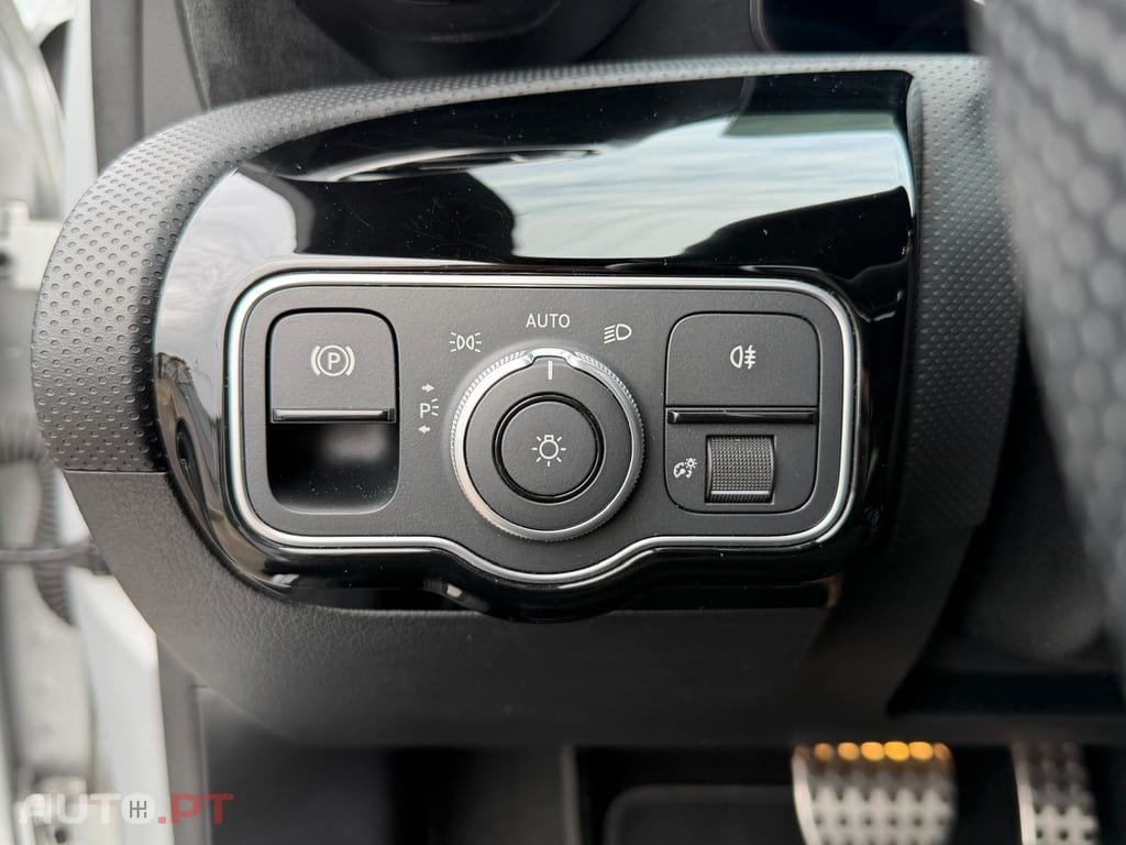 Mercedes-Benz A 250 e AMG Line