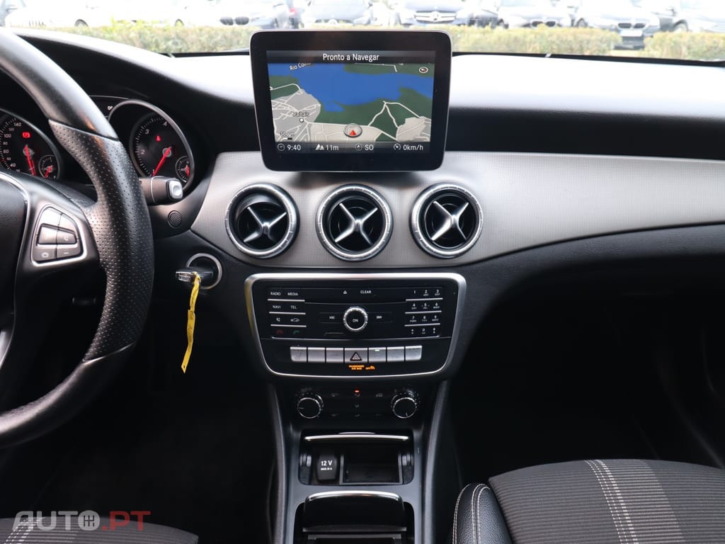 Mercedes-Benz CLA 180 d 7G-DCT Urban