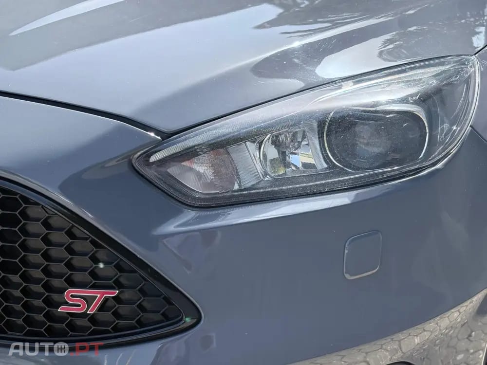 Ford Focus 2.0 EcoBoost ST c/ Pack Pele Desportiva