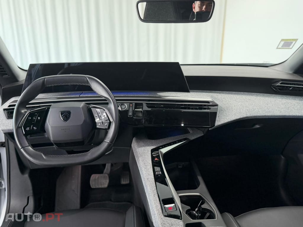 Peugeot 3008 1.2 Hybrid Allure e-DCS6
