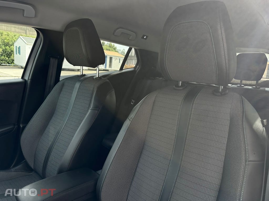 Peugeot 2008 1.2 PureTech Allure Pack
