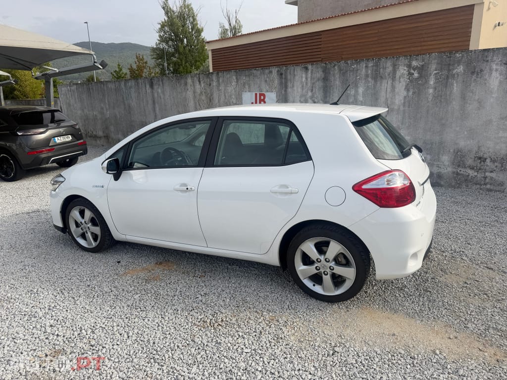 Toyota Auris 1.8 HSD Comfort +P.Sport+Navi