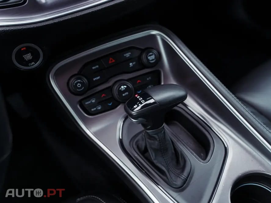 Dodge Challenger Auto SXT Plus