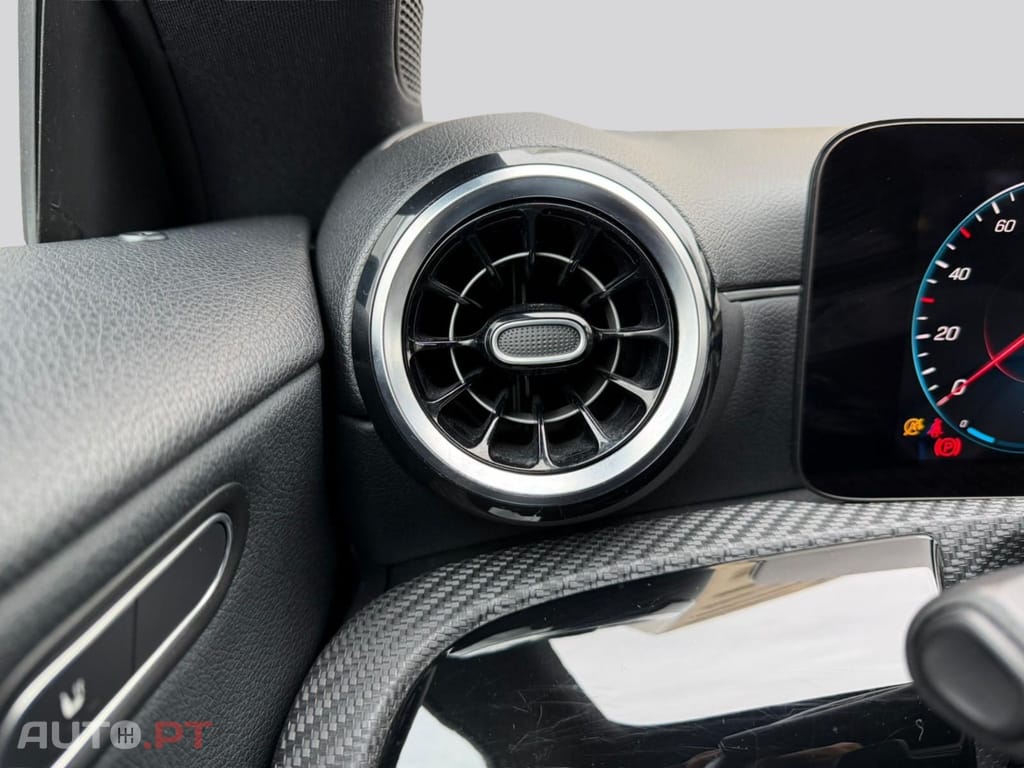 Mercedes-Benz CLA 180 D Business DCT