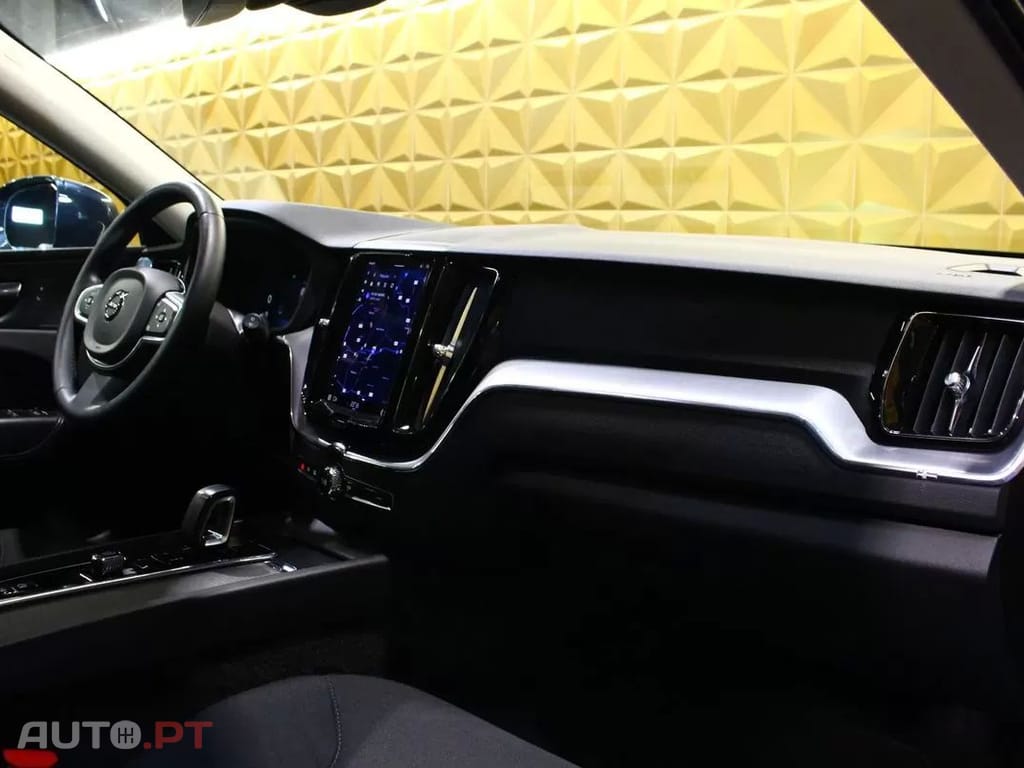 Volvo XC60 2.0 B4 Momentum Plus Geartronic