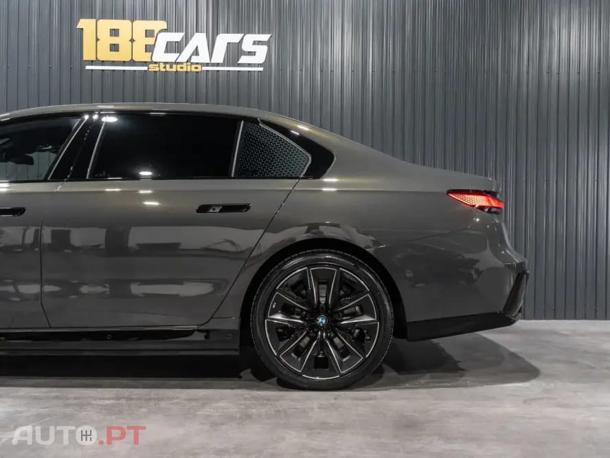 BMW 750 750e xDrive Pack Desportivo M