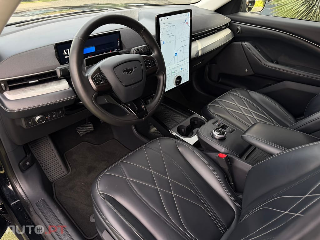 Ford Mustang Mach-E Alargada