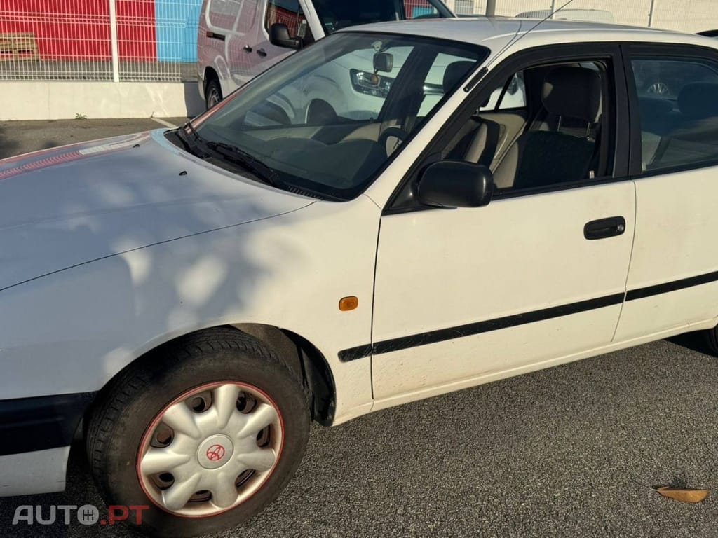 Toyota Corolla Sedan 1.3 Terra AC