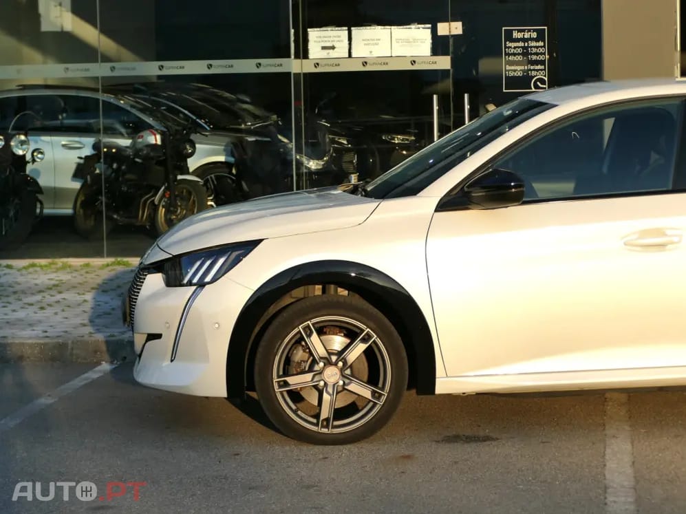 Peugeot E-208 50 kWh GT