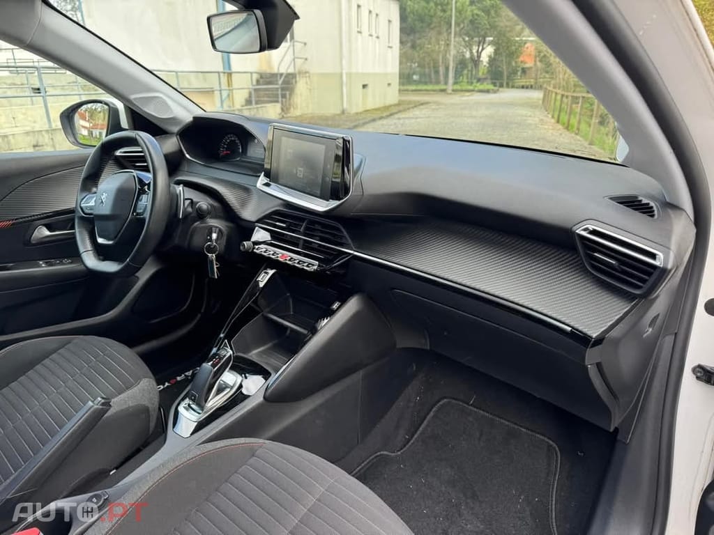 Peugeot 208 1.2 PureTech Allure EAT8