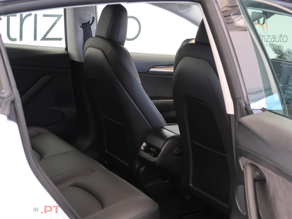 Tesla Model 3 Standard Range Plus RWD