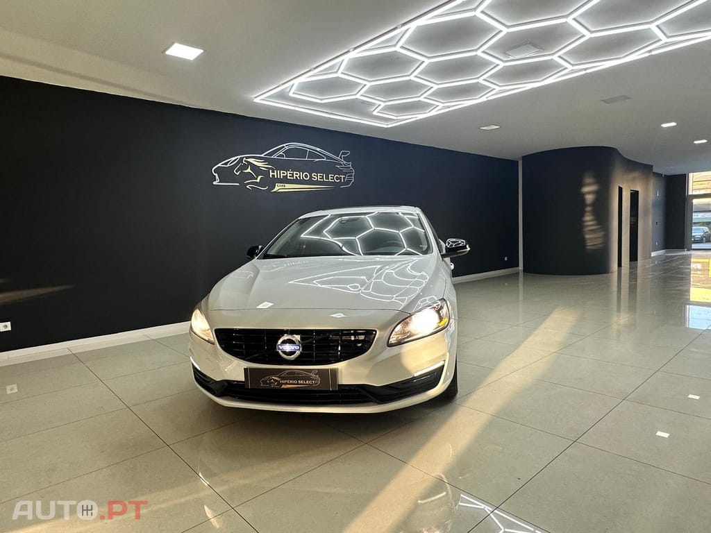 Volvo V60 2.0 D4 Momentum Eco