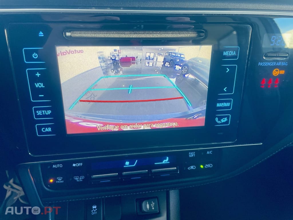 Toyota Auris 1.8 HSD Comfort +P.Sport+Navi