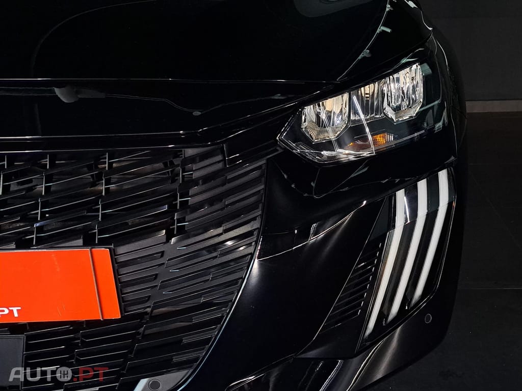 Peugeot 208 1.2 Hybrid Allure e-DCS6