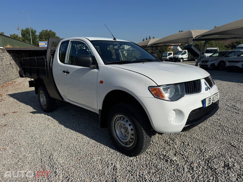 Mitsubishi L200 2.5 DI-D Club Invite AC 3L 4WD