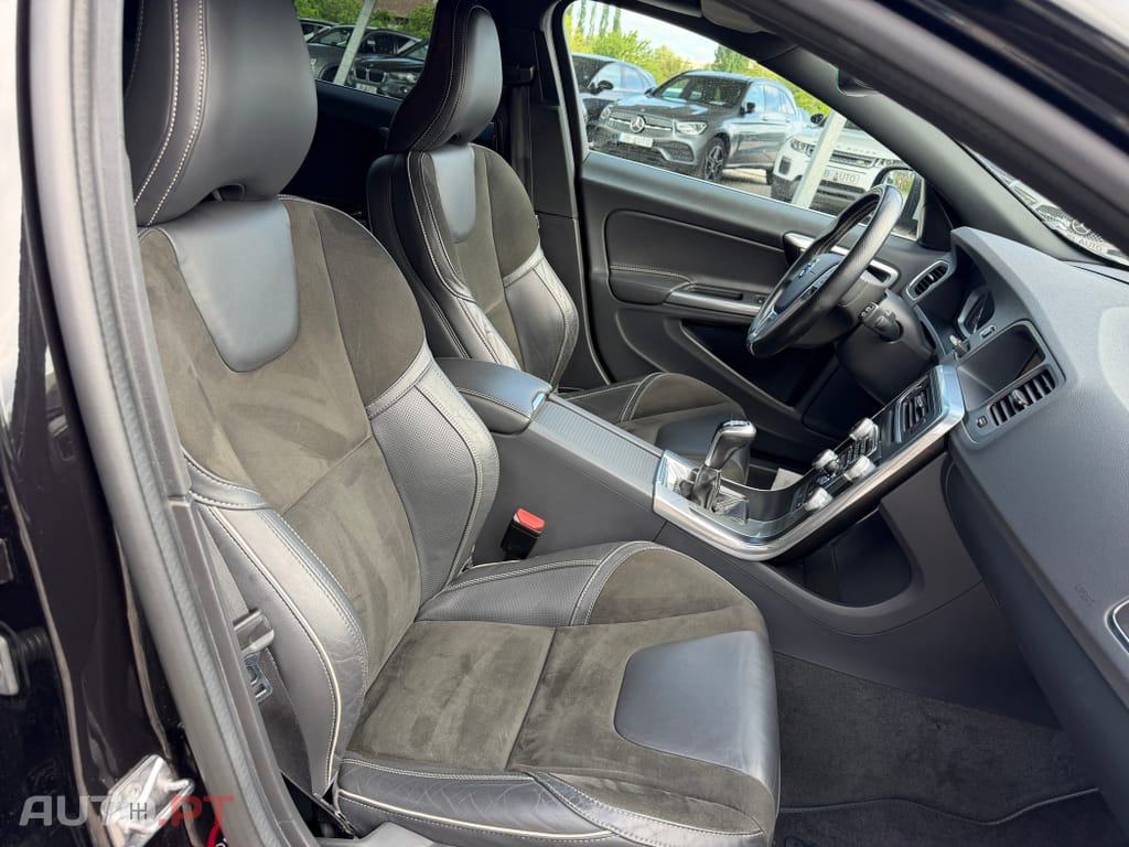 Volvo V60 2.0 D3 R-Design