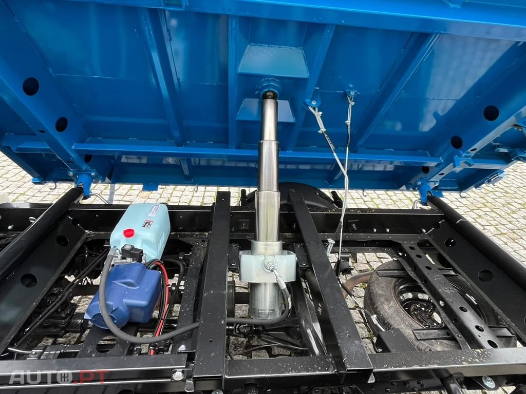 Toyota Dyna 3.0  - 144 CV  BASCULA TRIBASCULANTE