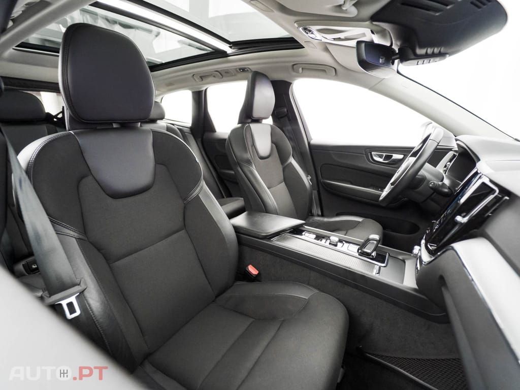 Volvo XC60 2.0 T8 PHEV Momentum Plus AWD