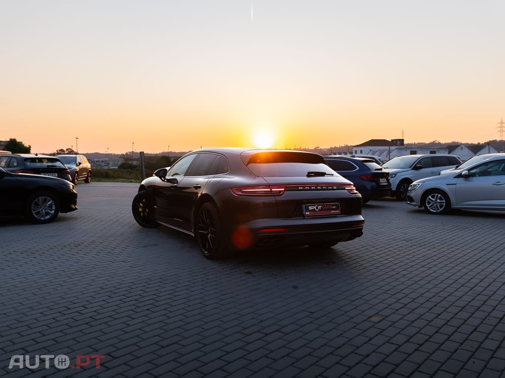 Porsche Panamera 4 E-Hybrid