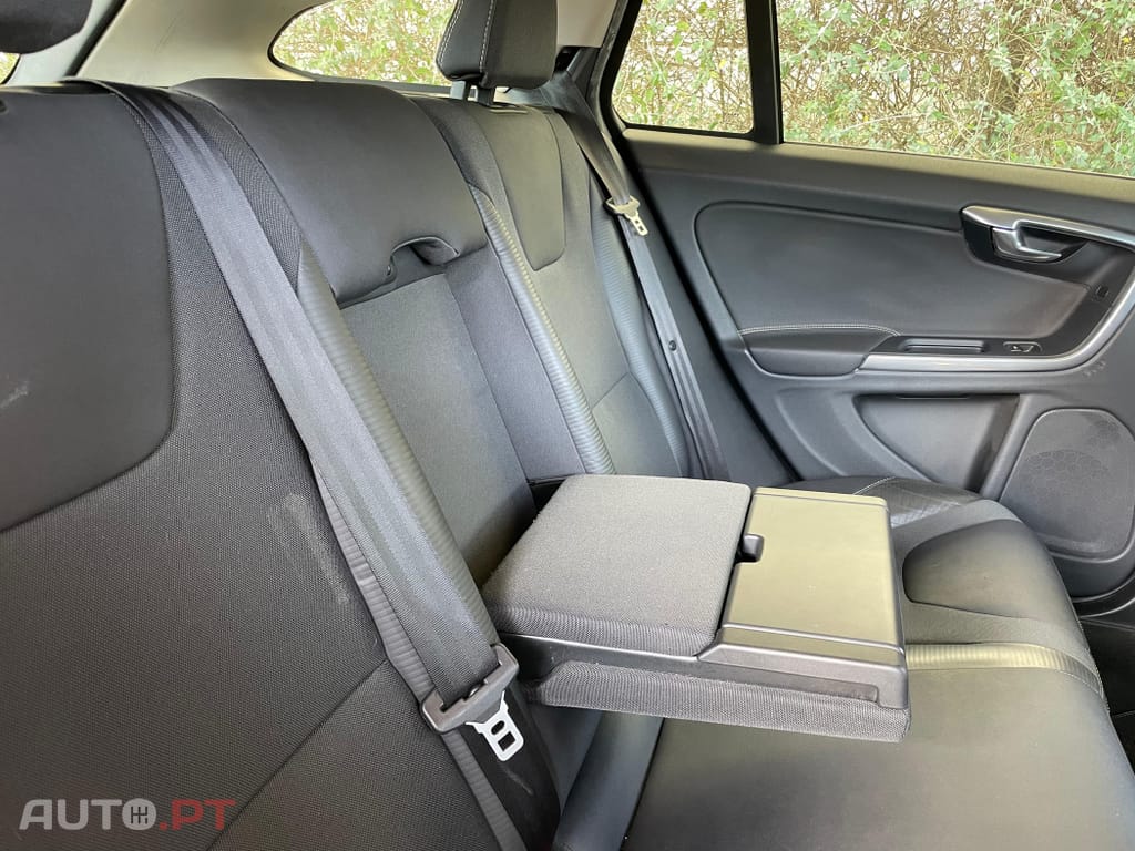 Volvo V60 2.0 D3 R-Design Start/Stop