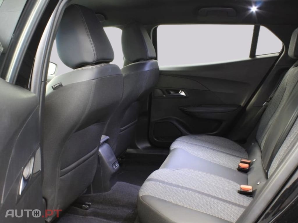 Peugeot 2008 1.2 PureTech Allure EAT8