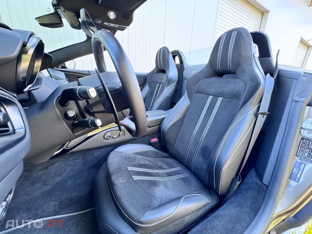Aston Martin Vantage Roadster V8