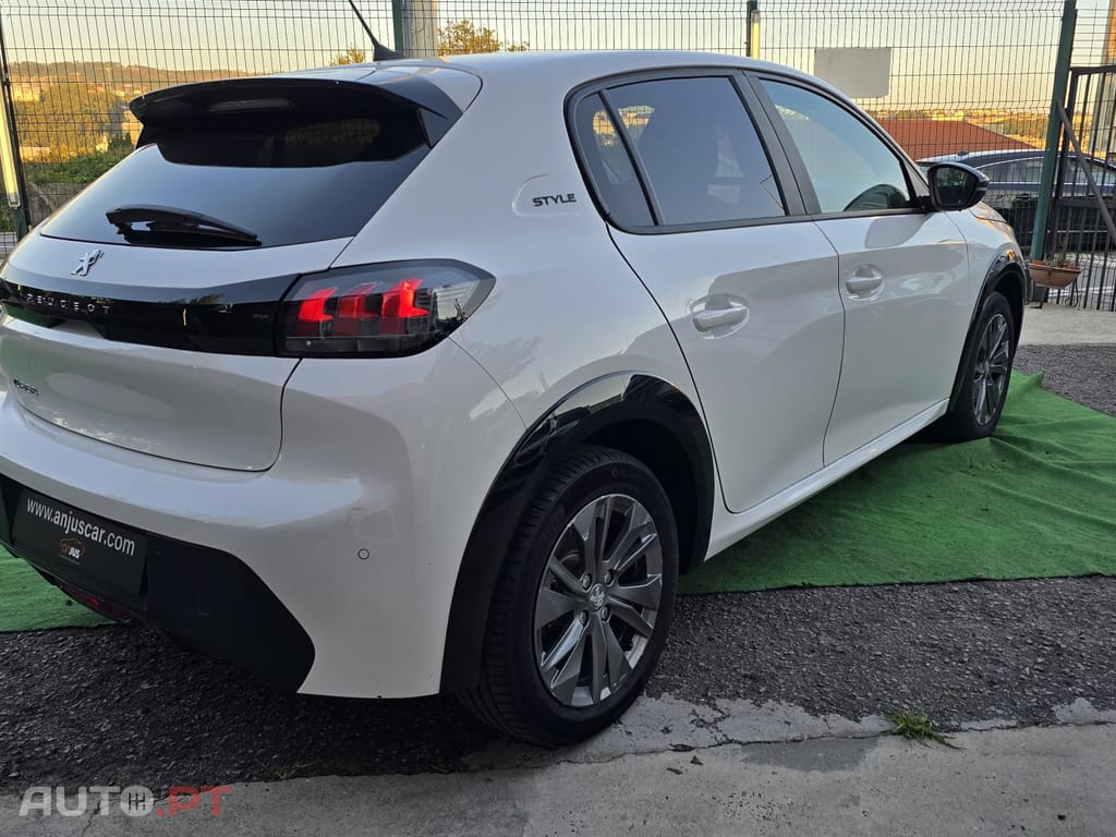 Peugeot E-208 50 kWh Style