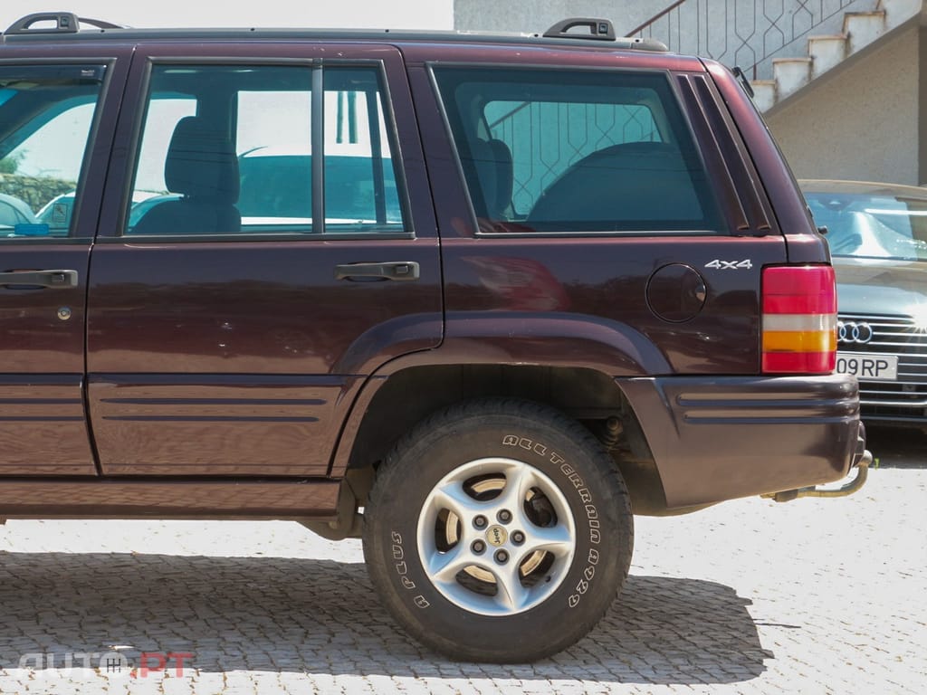 Jeep Grand Cherokee 2.5 TD Official