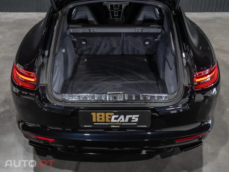 Porsche Panamera 4 E-Hybrid Platinum Edition
