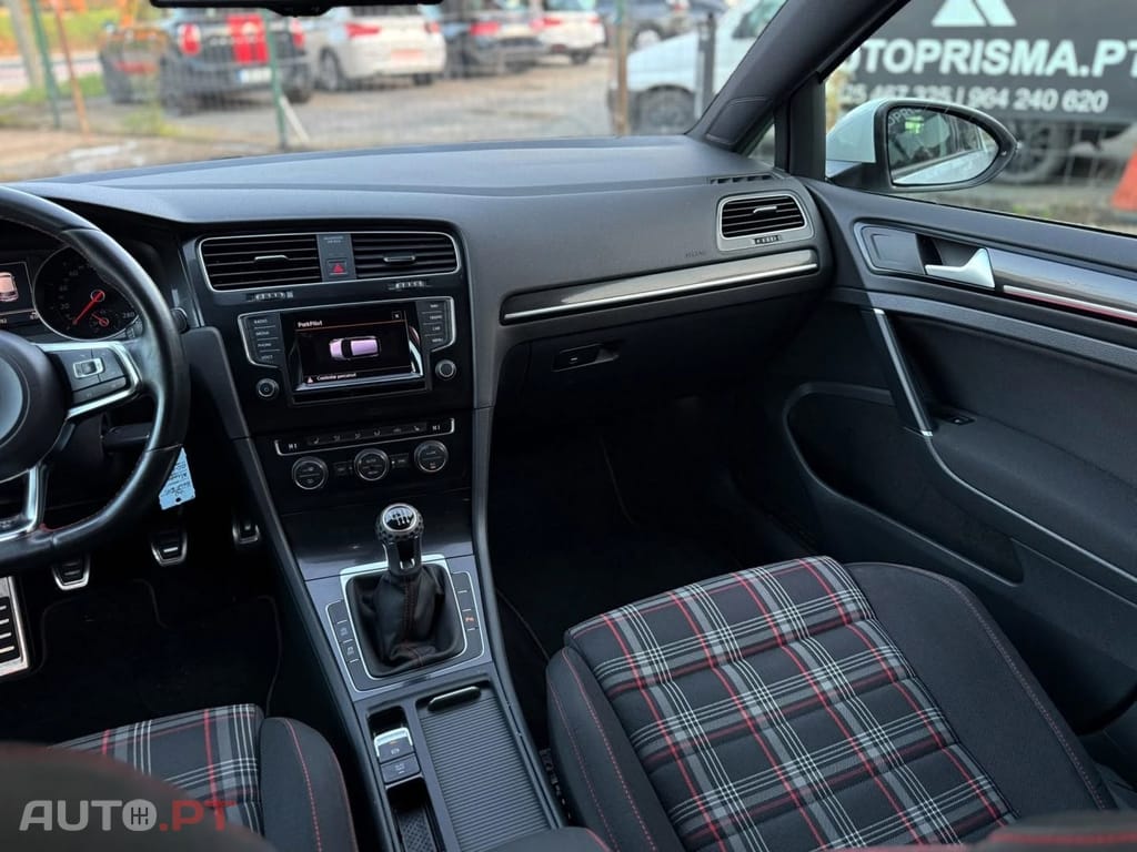 Volkswagen Golf 2.0 TSI GTI