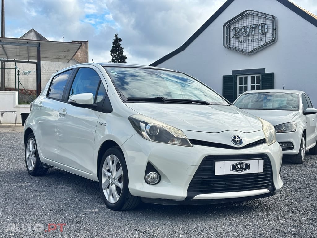 Toyota Yaris 1.5 HSD Square Collec.White