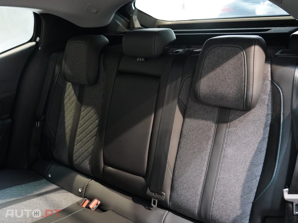 Peugeot 408 1.2 PureTech Allure EAT8