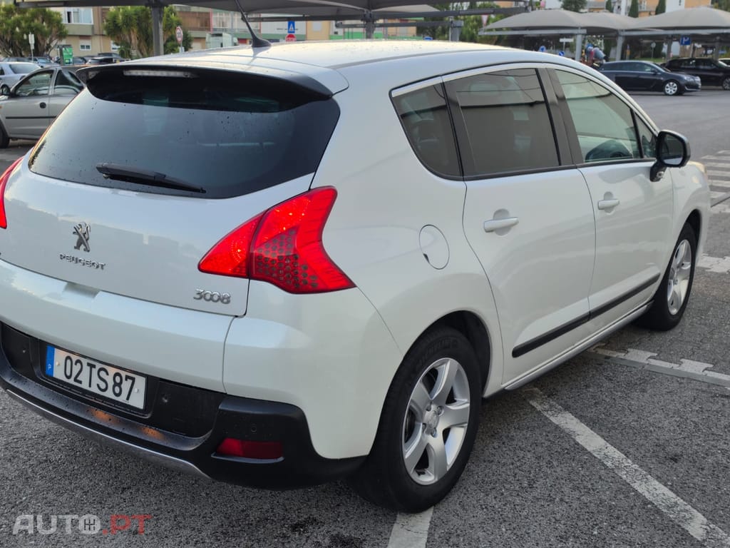 Peugeot 3008 2000 HDi hybrid4. 4x4 200Cvs. Automática 6299 — fotografia 4