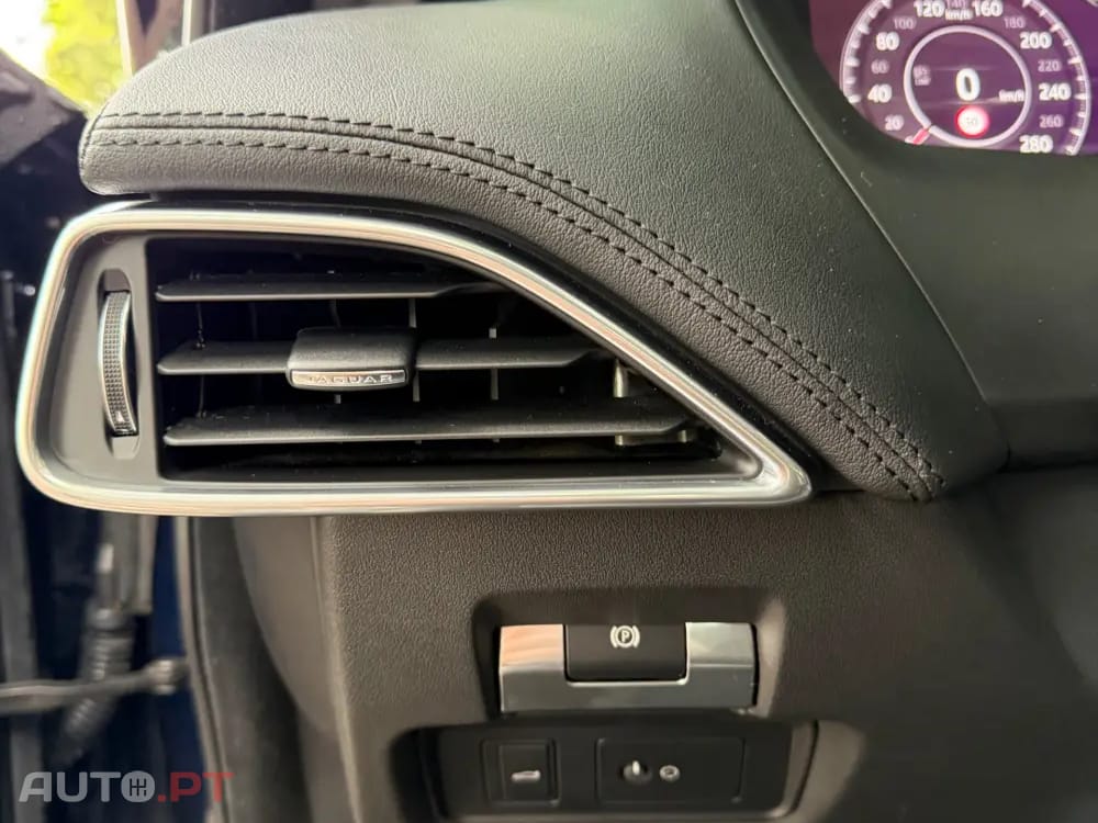 Jaguar XE 2.0 D R-Dynamic S