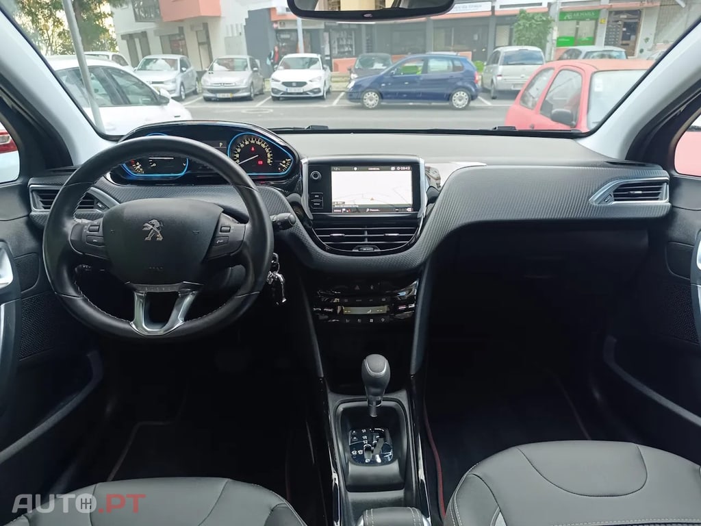 Peugeot 2008 1.2 PureTech Allure EAT6