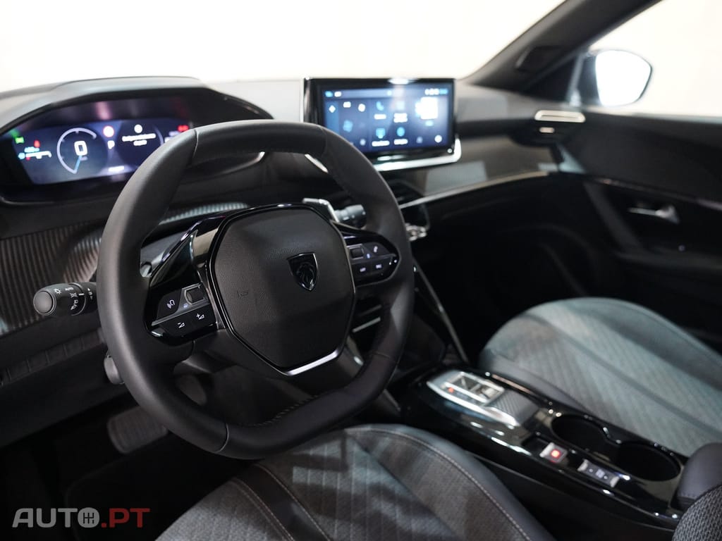 Peugeot 2008 1.2 PureTech Allure EAT8