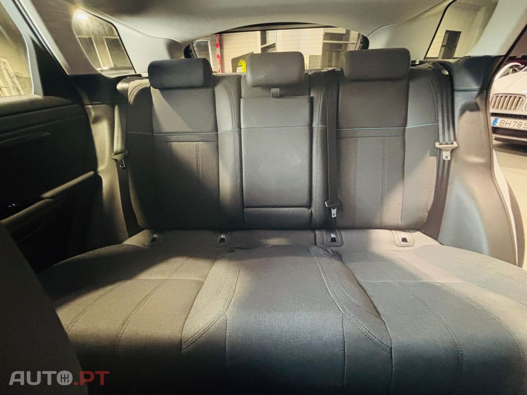 Land Rover Range Rover P300e SE