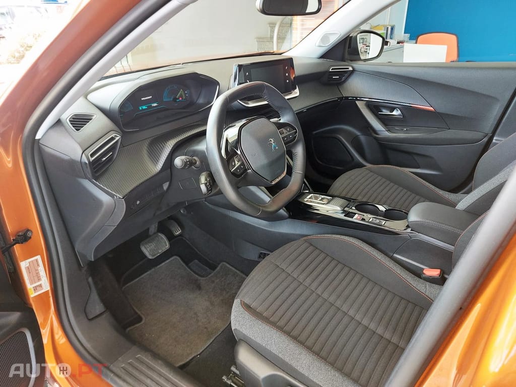 Peugeot E-2008 50 kWh Active Pack