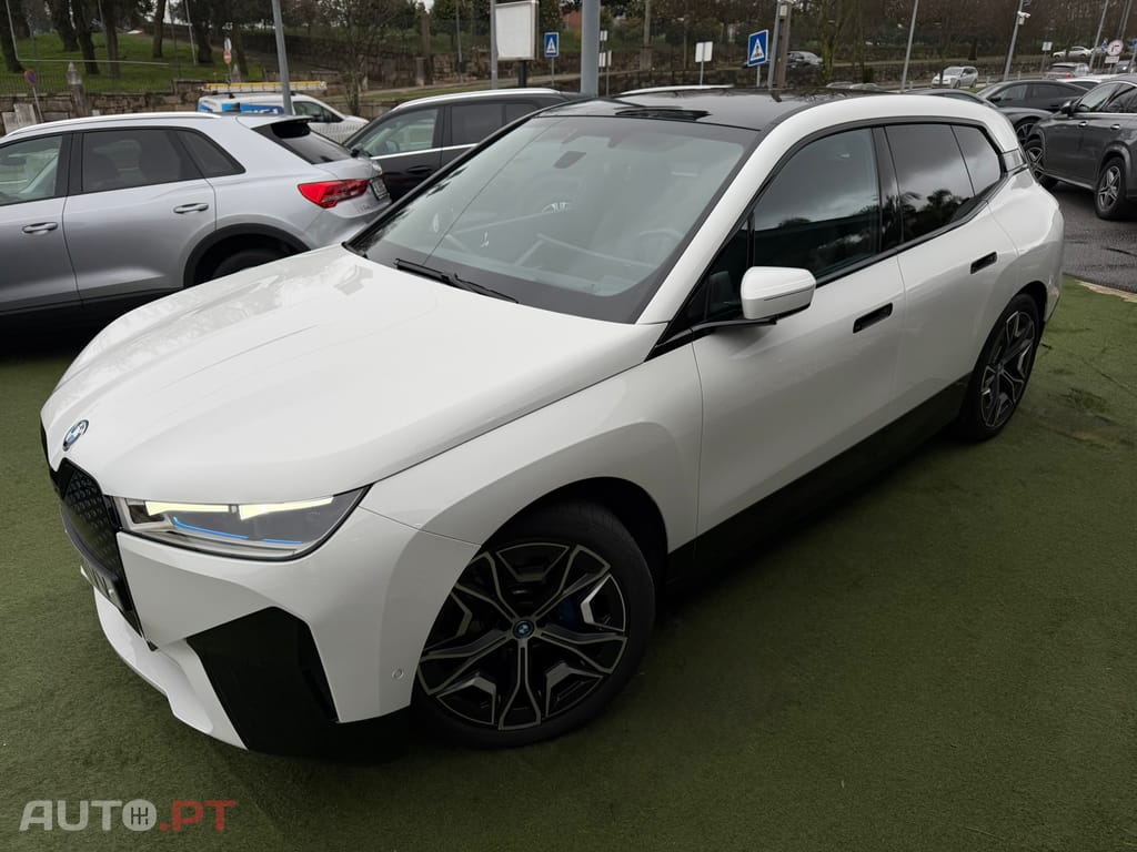 BMW iX xDrive 40 Pack Desportivo