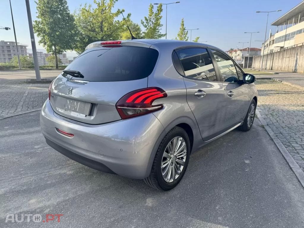 Peugeot 208 1.2 PureTech Signature