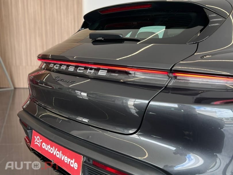 Porsche Taycan 4