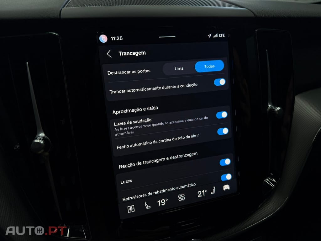 Volvo XC 60 2.0 T6 PHEV Black Edition AWD — fotografia 49